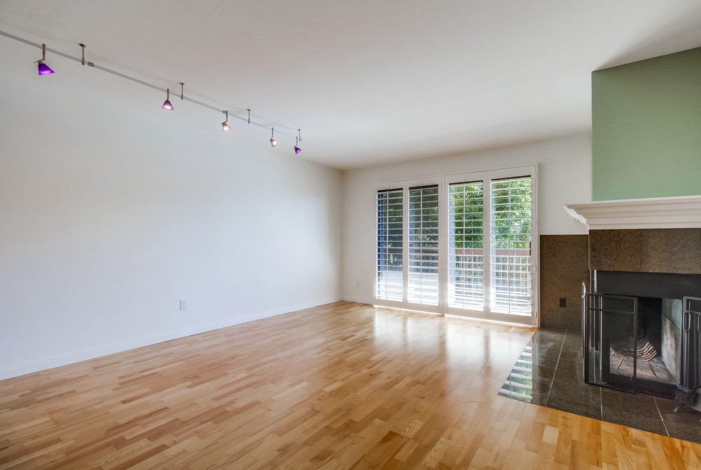 Virtual tour photo 17 of 63 for 3939 Eagle St UNIT 204