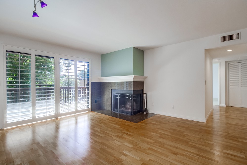 Virtual tour photo 18 of 63 for 3939 Eagle St UNIT 204