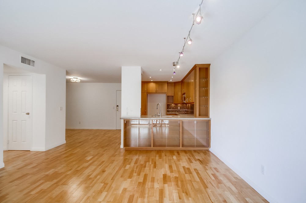 Virtual tour photo 21 of 63 for 3939 Eagle St UNIT 204
