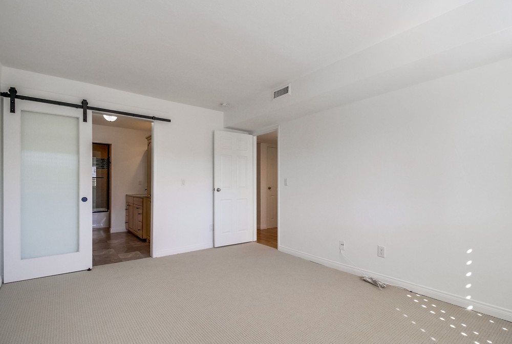 Virtual tour photo 34 of 63 for 3939 Eagle St UNIT 204