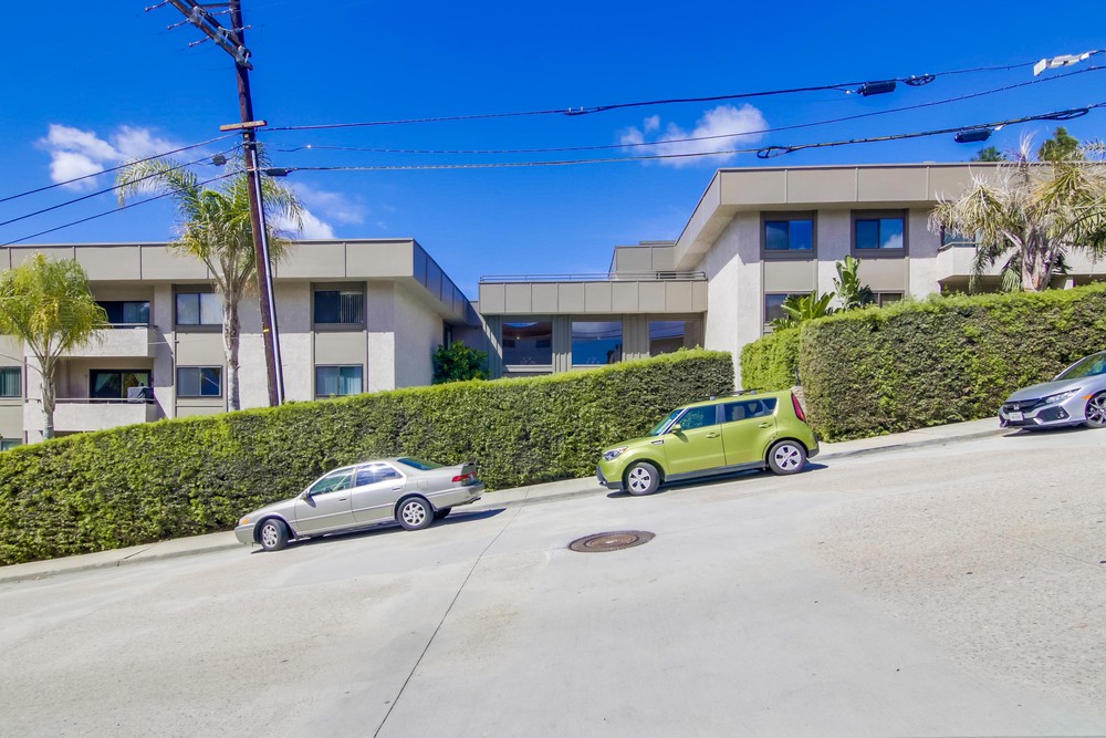 Virtual tour photo 1 of 34 for 3940 Dove St