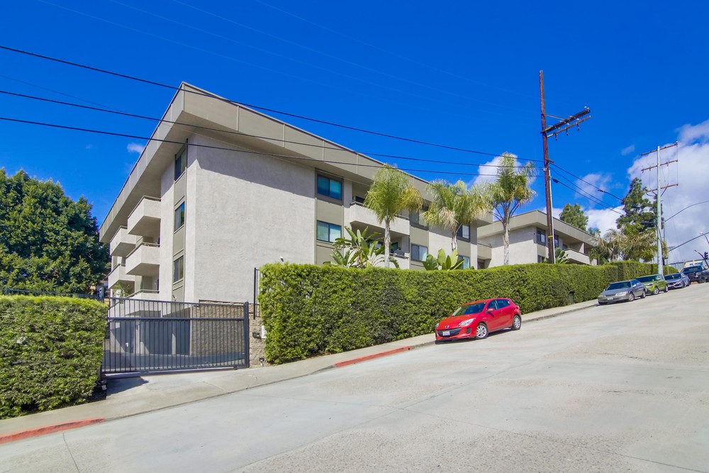 Virtual tour photo 3 of 34 for 3940 Dove St