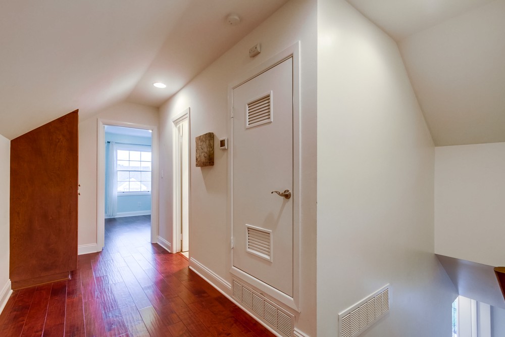 Virtual tour photo 43 of 67 for 3946 Auburndale St
