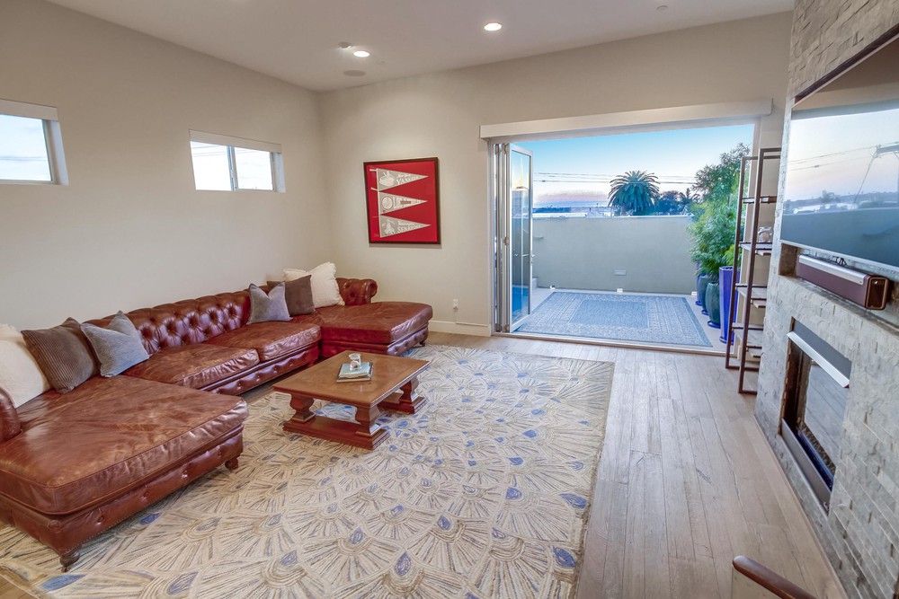 Virtual tour photo 33 of 141 for 3952 Haines St