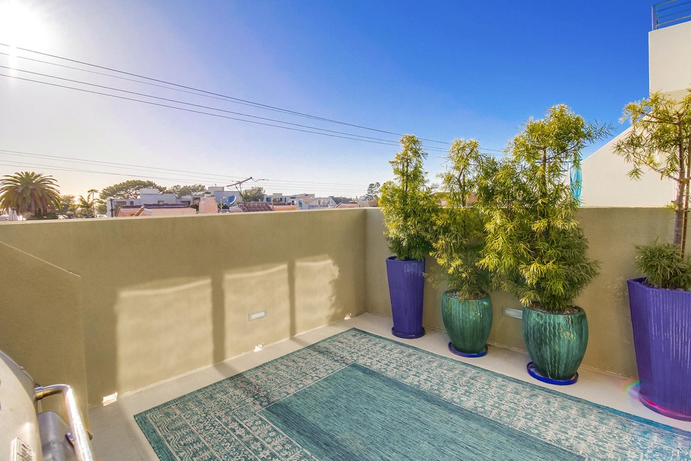 Virtual tour photo 65 of 141 for 3952 Haines St