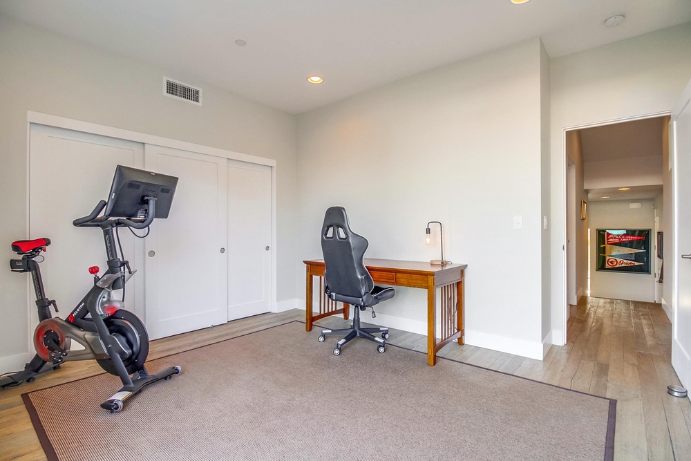 Virtual tour photo 93 of 141 for 3952 Haines St
