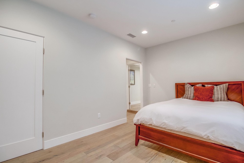 Virtual tour photo 100 of 141 for 3952 Haines St