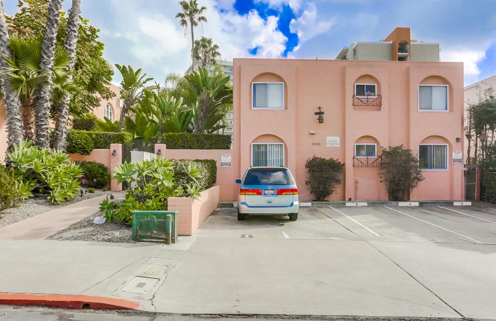 Virtual tour photo 1 of 22 for 3953 Centre St #14