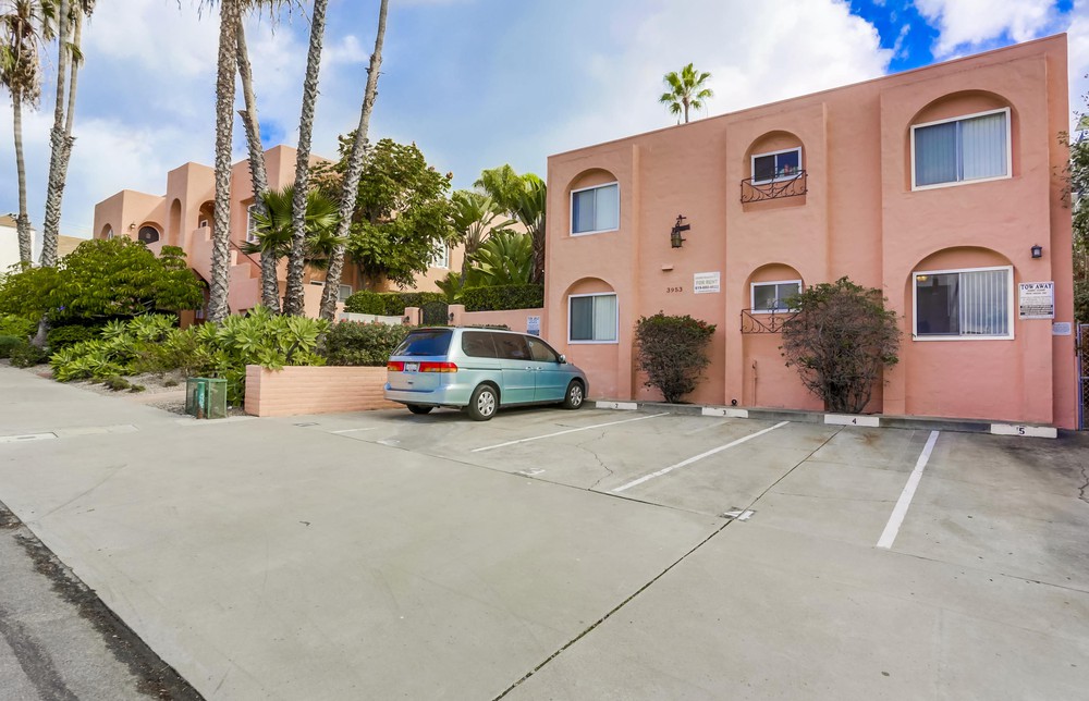 Virtual tour photo 3 of 22 for 3953 Centre St #14