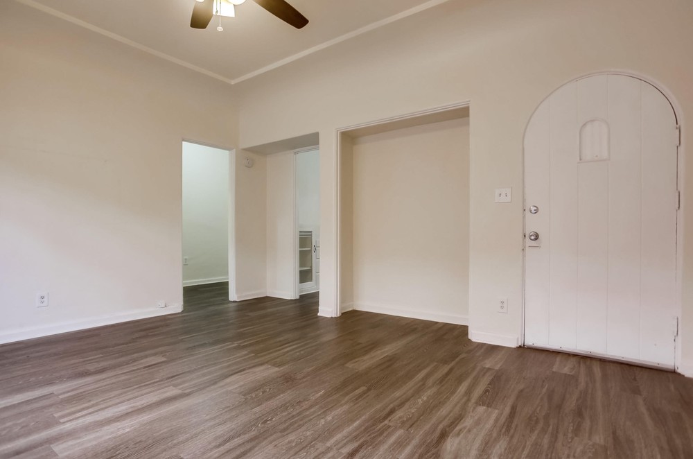 Virtual tour photo 10 of 22 for 3953 Centre St #14