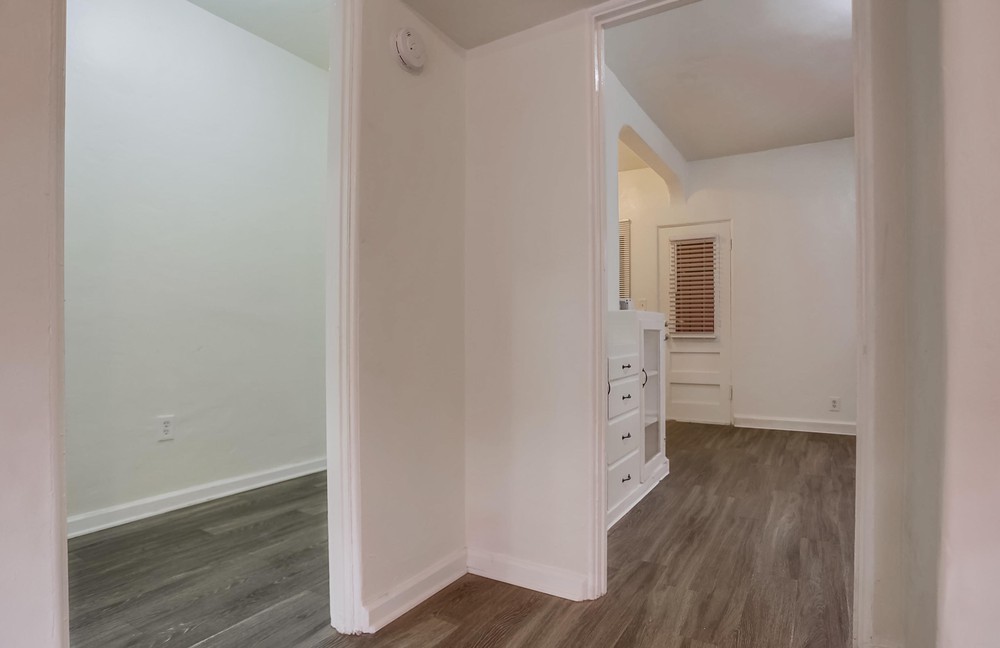 Virtual tour photo 11 of 22 for 3953 Centre St #14