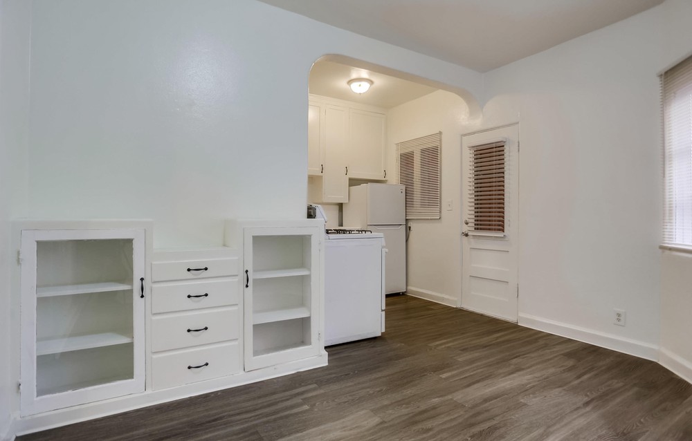 Virtual tour photo 12 of 22 for 3953 Centre St #14