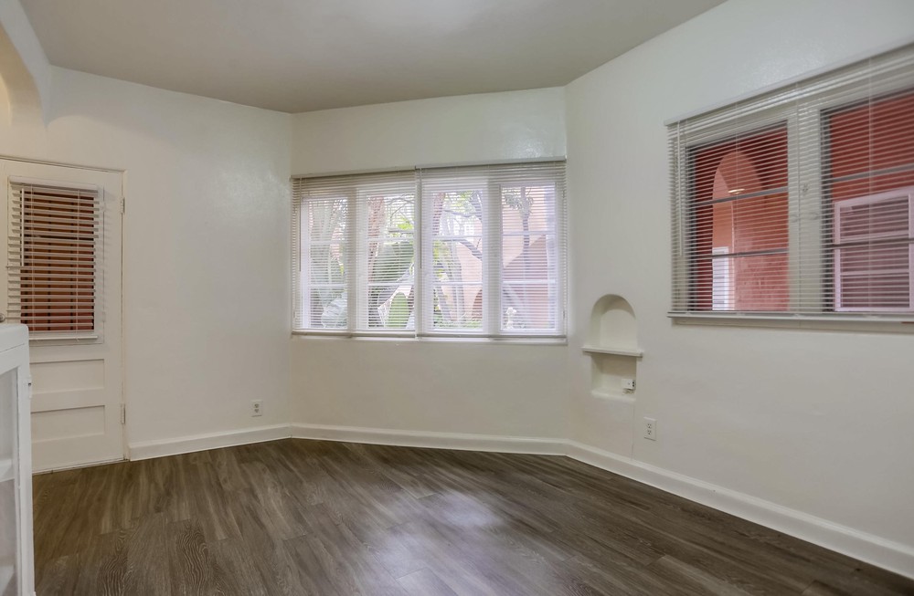 Virtual tour photo 13 of 22 for 3953 Centre St #14
