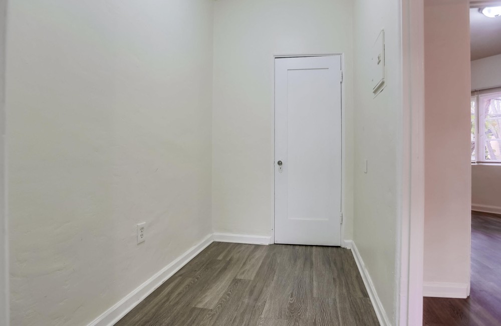 Virtual tour photo 17 of 22 for 3953 Centre St #14