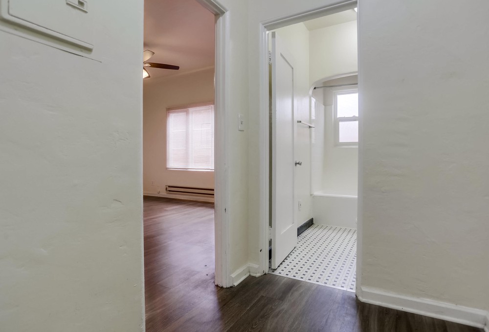 Virtual tour photo 18 of 22 for 3953 Centre St #14