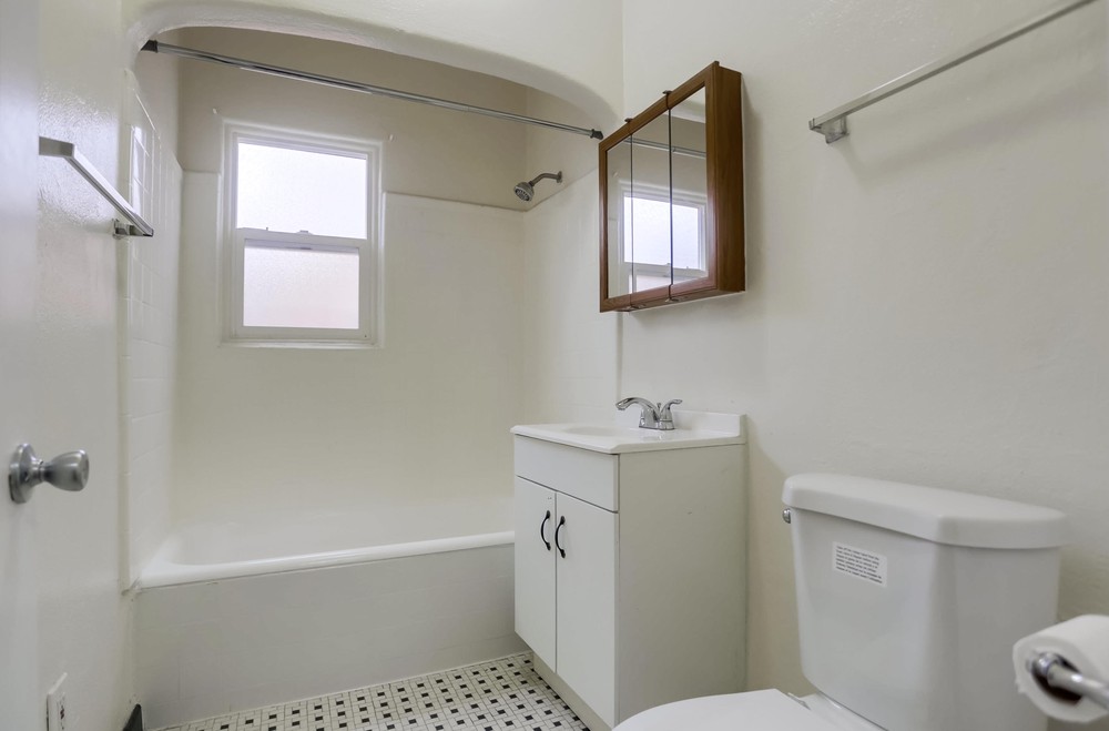 Virtual tour photo 19 of 22 for 3953 Centre St #14
