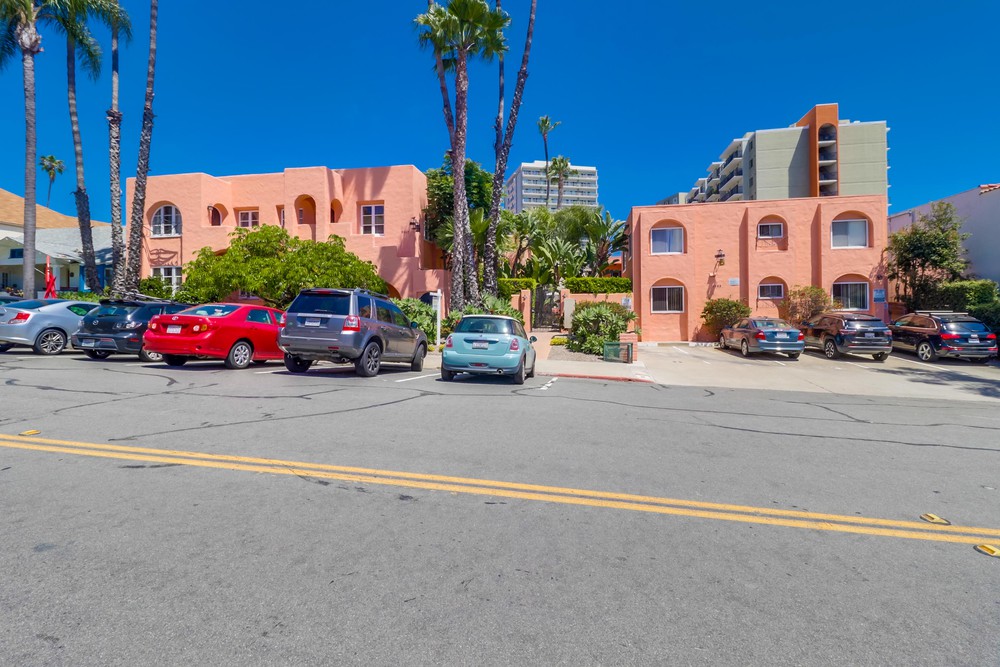 Virtual tour photo 1 of 23 for 3953 Centre St #22