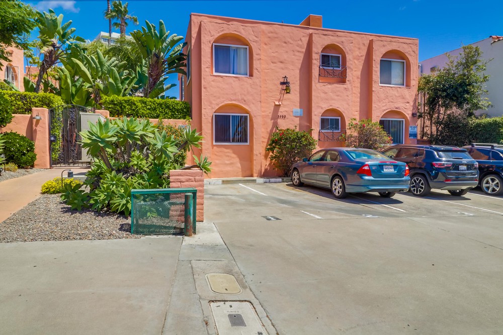 Virtual tour photo 6 of 23 for 3953 Centre St #22