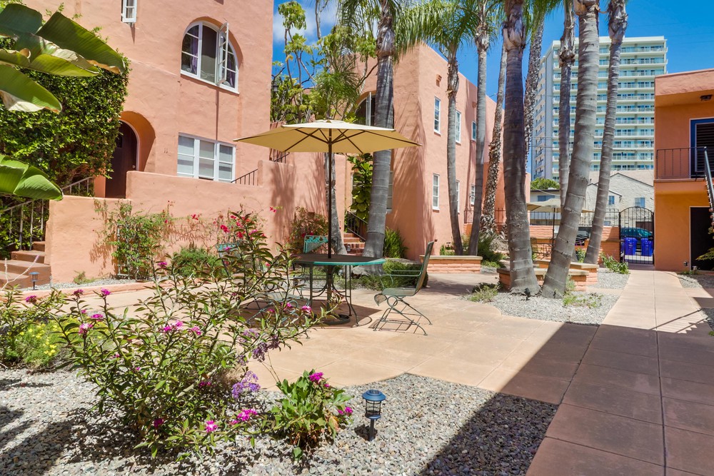 Virtual tour photo 9 of 23 for 3953 Centre St #22