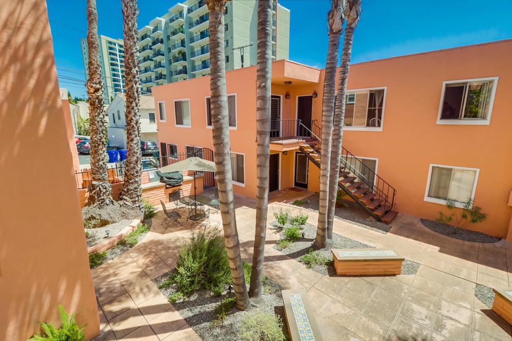 Virtual tour photo 13 of 23 for 3953 Centre St #22