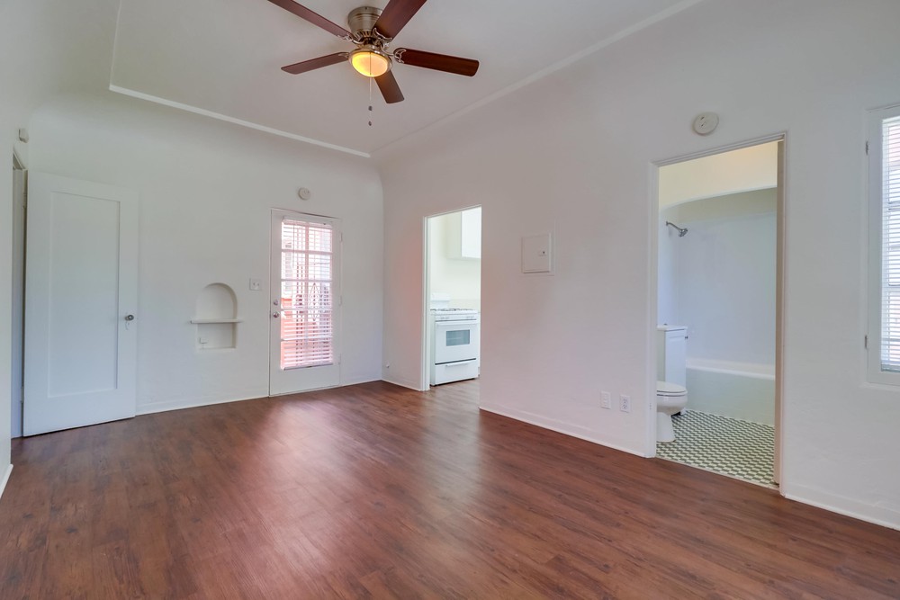 Virtual tour photo 18 of 23 for 3953 Centre St #22