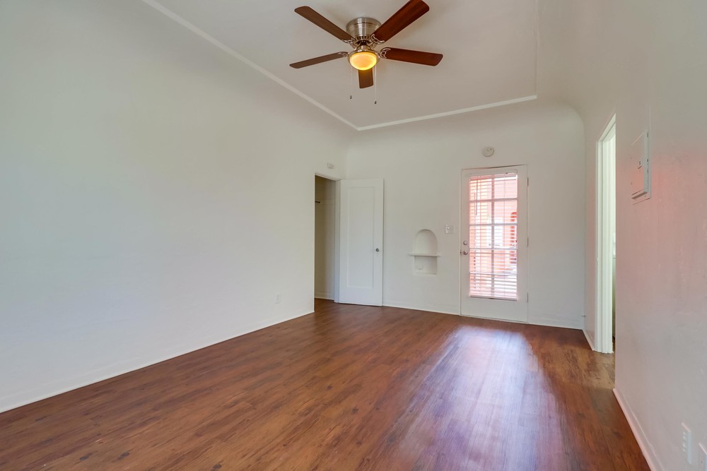 Virtual tour photo 19 of 23 for 3953 Centre St #22