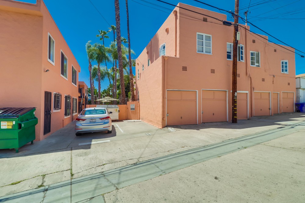 Virtual tour photo 24 of 23 for 3953 Centre St #22