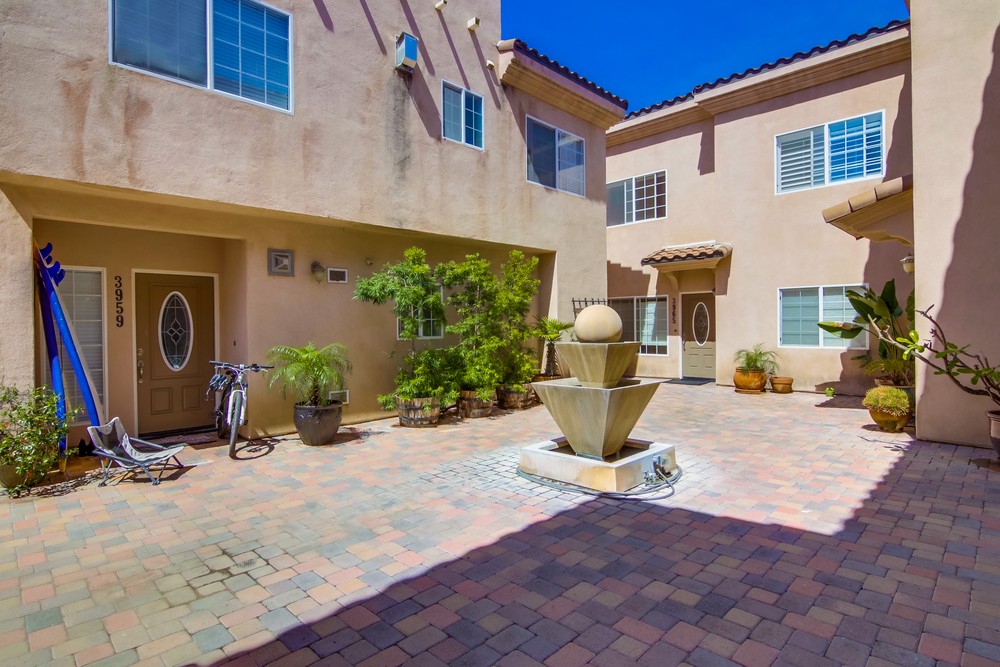 Virtual tour photo 9 of 51 for 3957 Riviera Dr