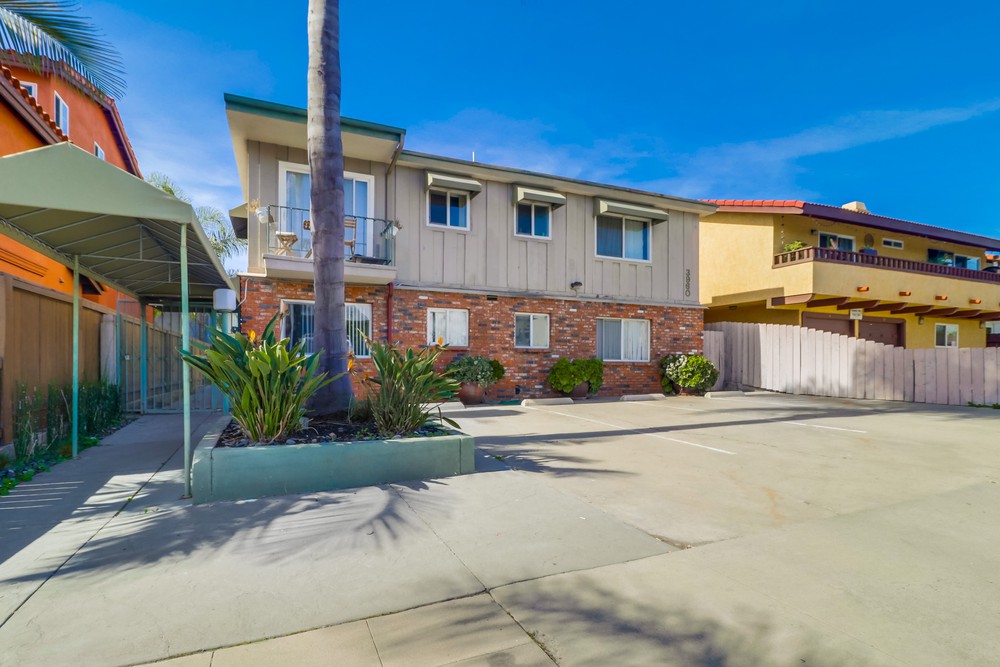 Virtual tour photo 3 of 27 for 3960 Arizona St APT 6