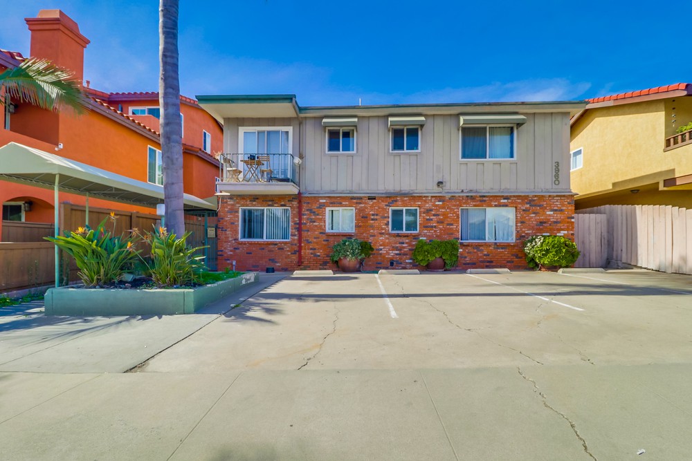 Virtual tour photo 4 of 27 for 3960 Arizona St APT 6
