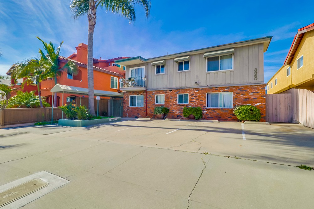 Virtual tour photo 5 of 27 for 3960 Arizona St APT 6