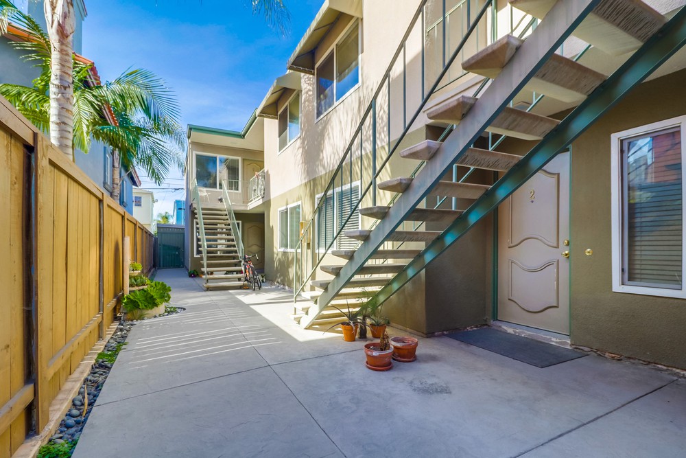 Virtual tour photo 7 of 27 for 3960 Arizona St APT 6