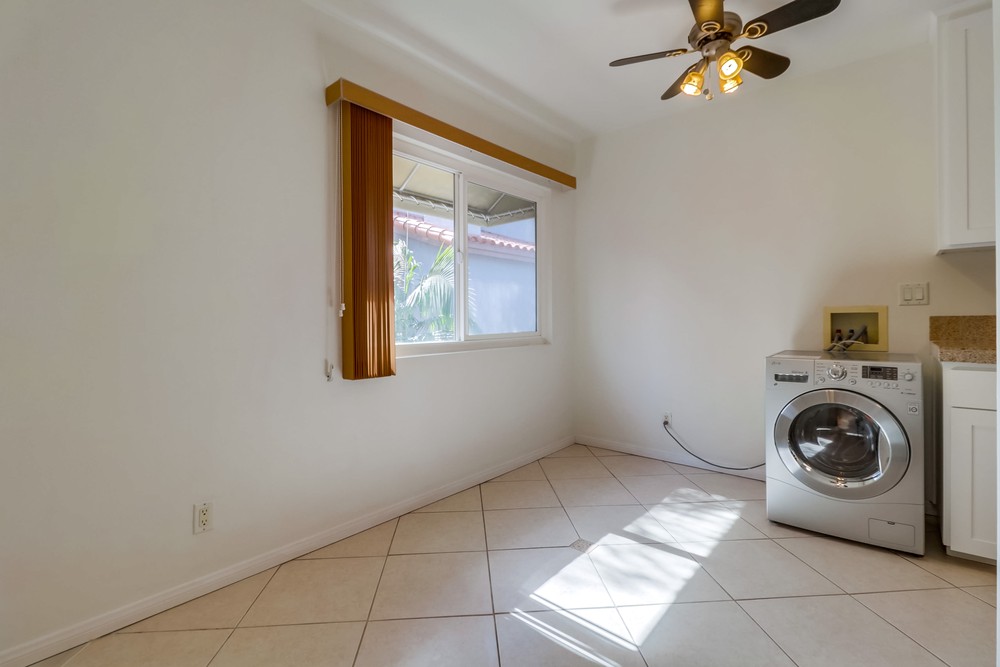 Virtual tour photo 14 of 27 for 3960 Arizona St APT 6