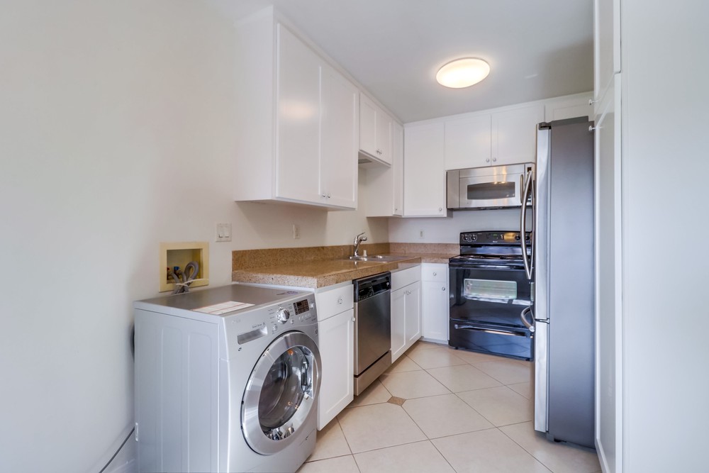 Virtual tour photo 17 of 27 for 3960 Arizona St APT 6