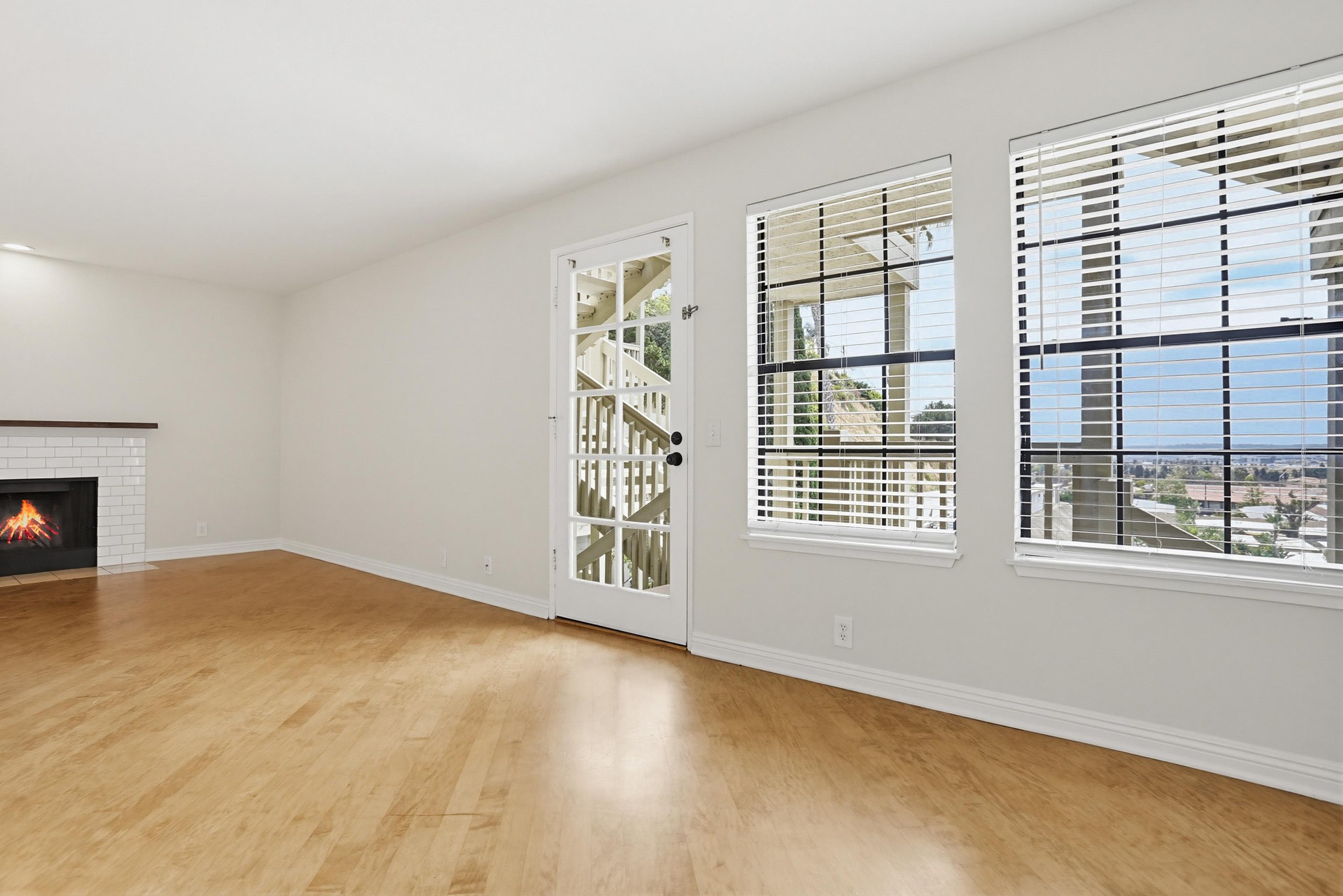 Virtual tour photo 9 of 40 for 3961 Hortensia St
