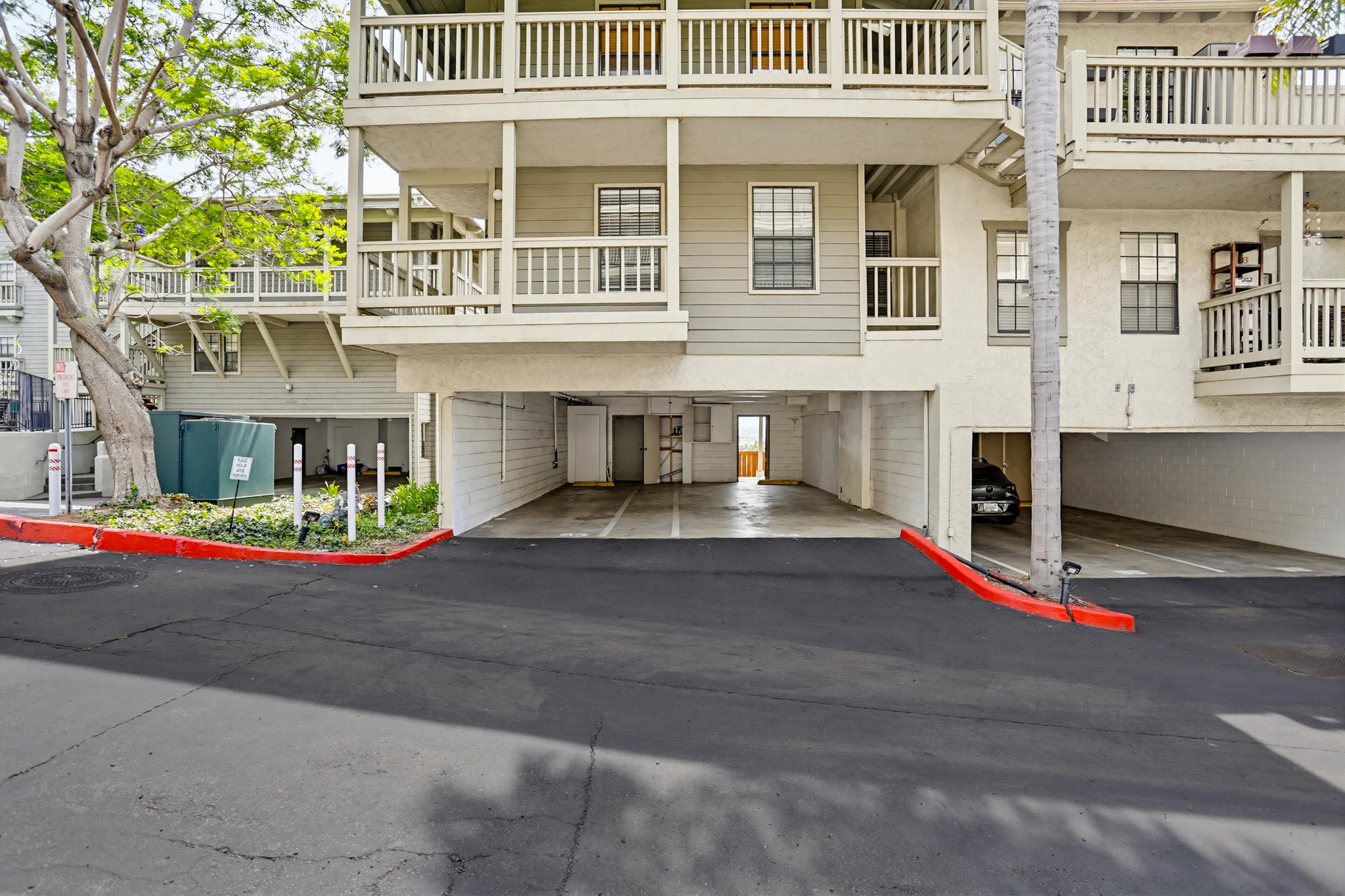 Virtual tour photo 38 of 40 for 3961 Hortensia St