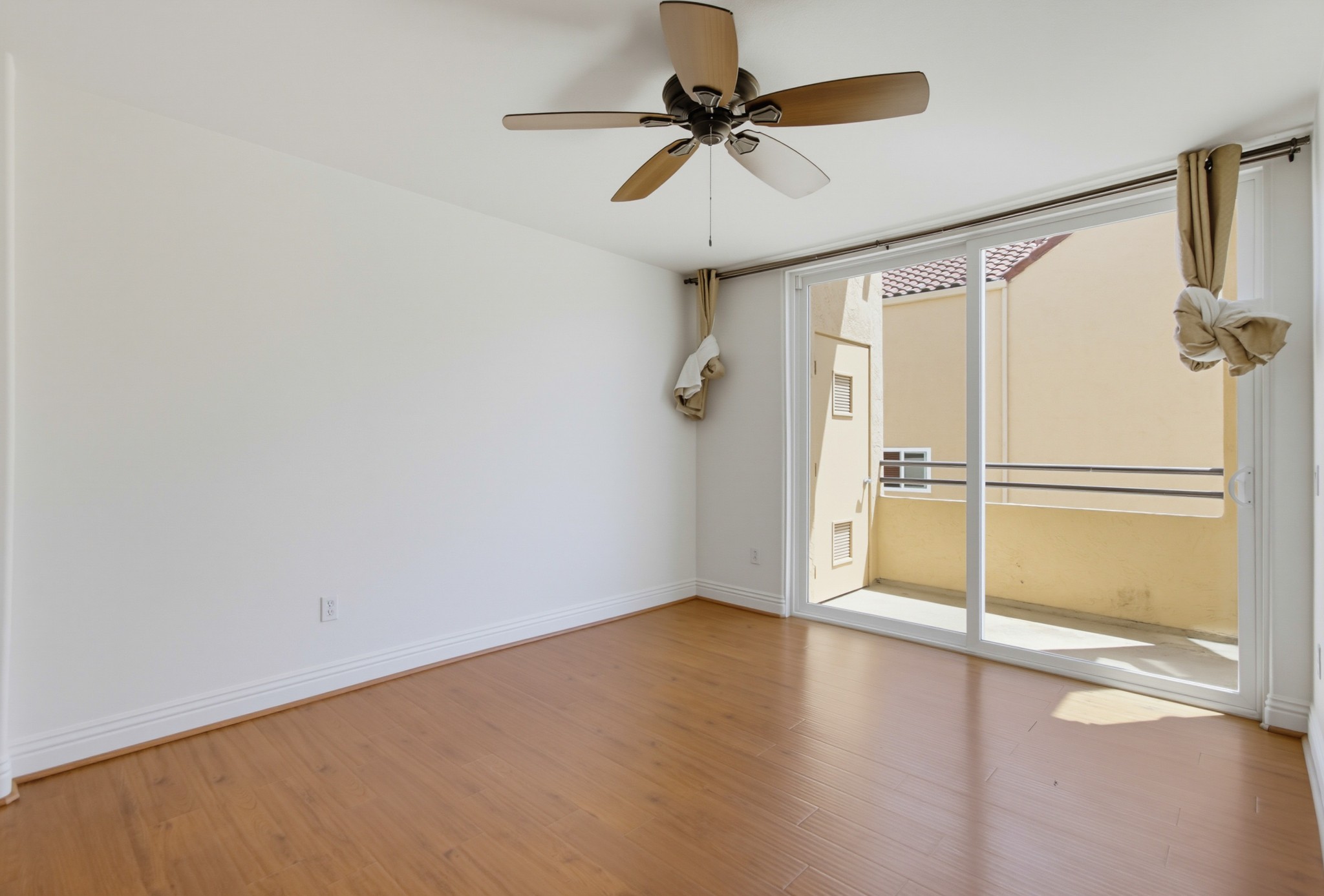 Virtual tour photo 13 of 41 for 3965 Nobel Dr Unit 230