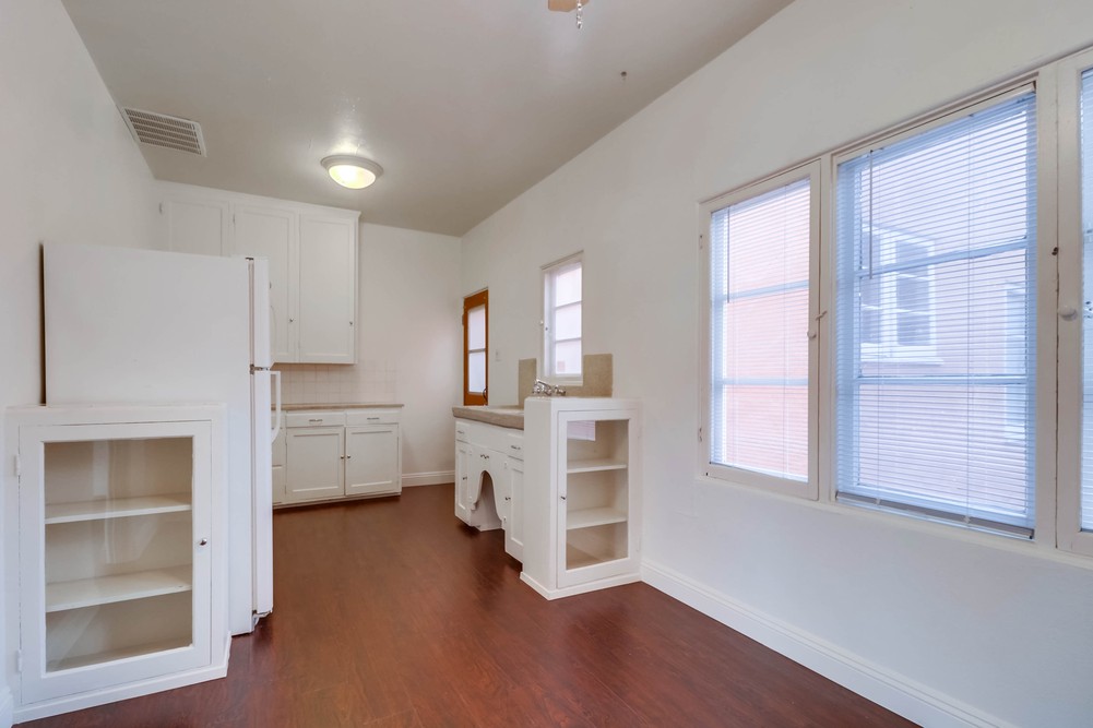 Virtual tour photo 15 of 29 for 3967 Centre St #20