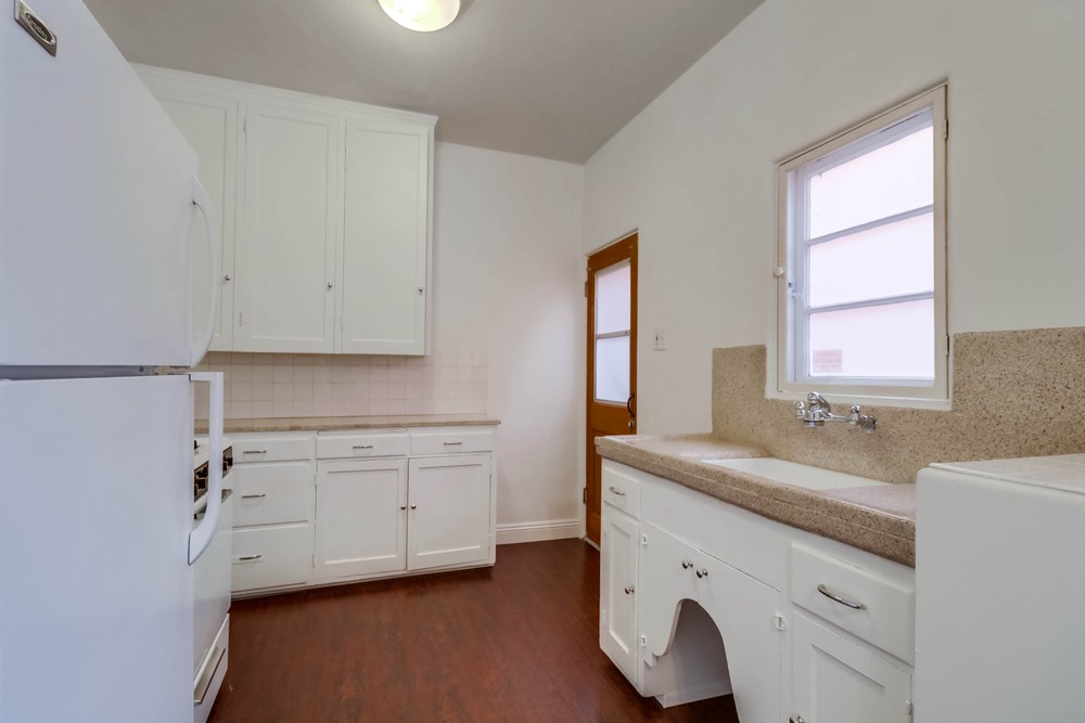 Virtual tour photo 17 of 29 for 3967 Centre St #20