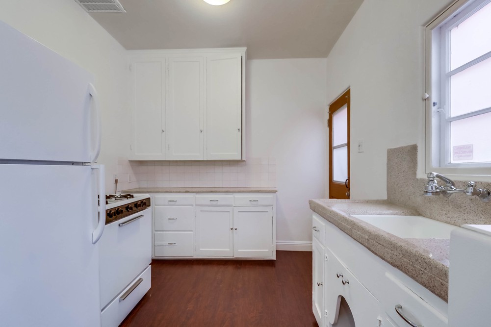 Virtual tour photo 18 of 29 for 3967 Centre St #20