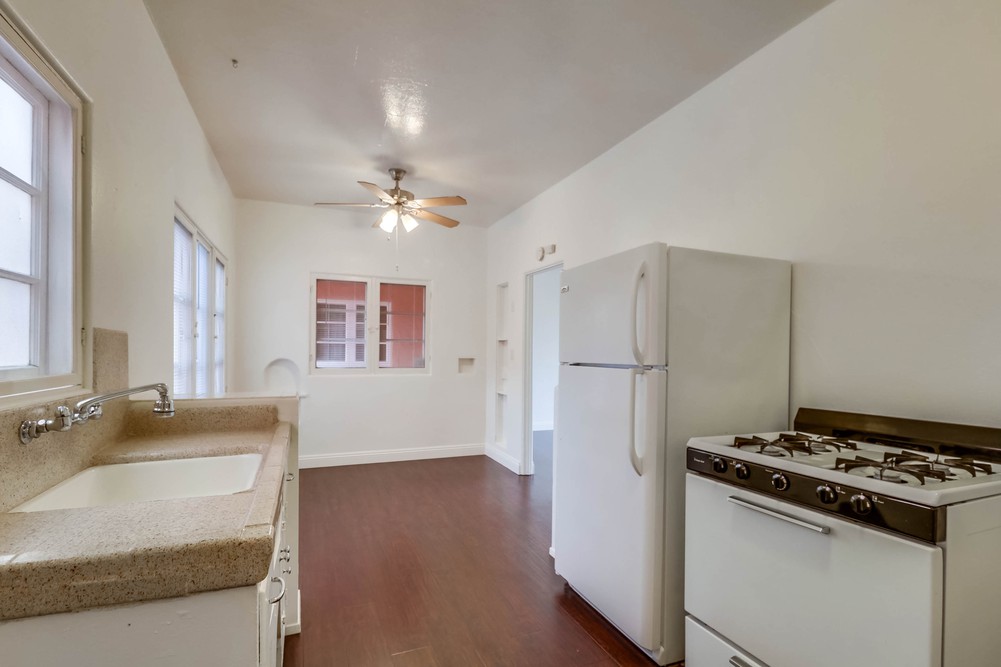 Virtual tour photo 19 of 29 for 3967 Centre St #20
