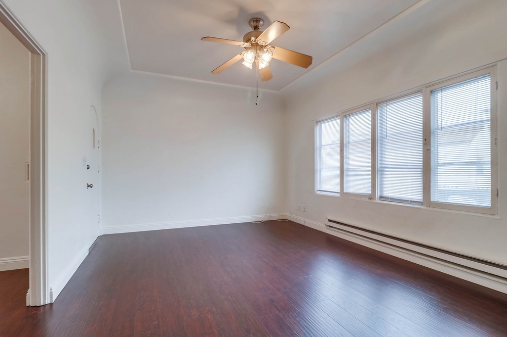 Virtual tour photo 25 of 29 for 3967 Centre St #20