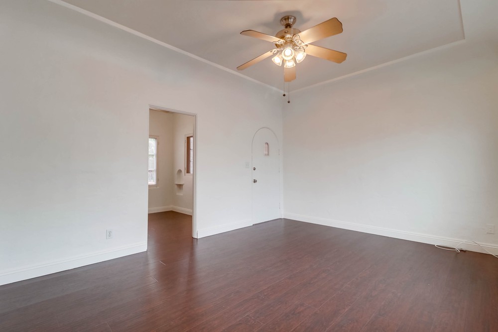 Virtual tour photo 27 of 29 for 3967 Centre St #20