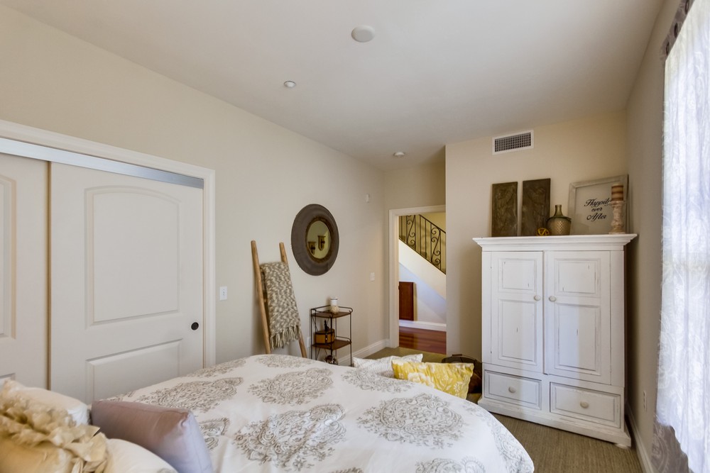 Virtual tour photo 29 of 34 for 3972 Albatross St #202