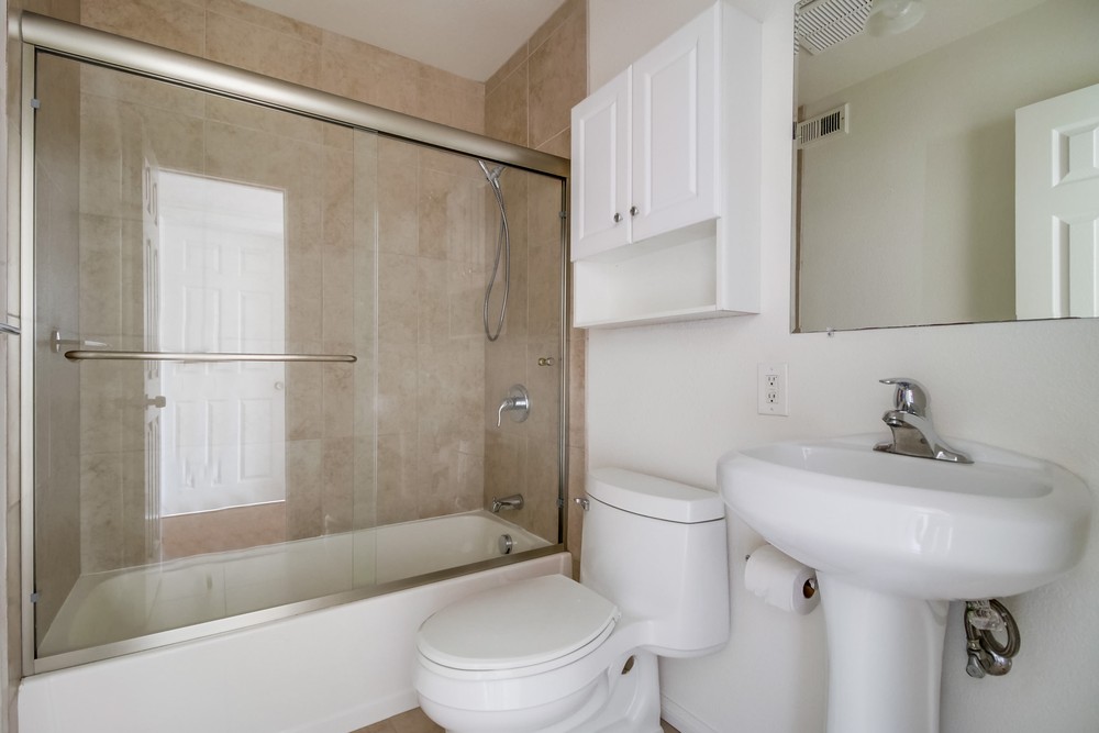 Virtual tour photo 25 of 28 for 3977 Ingraham St. #B