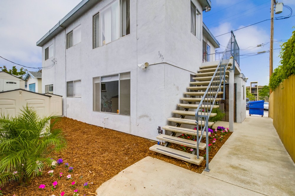 Virtual tour photo 4 of 27 for 3977 Ingraham St #A