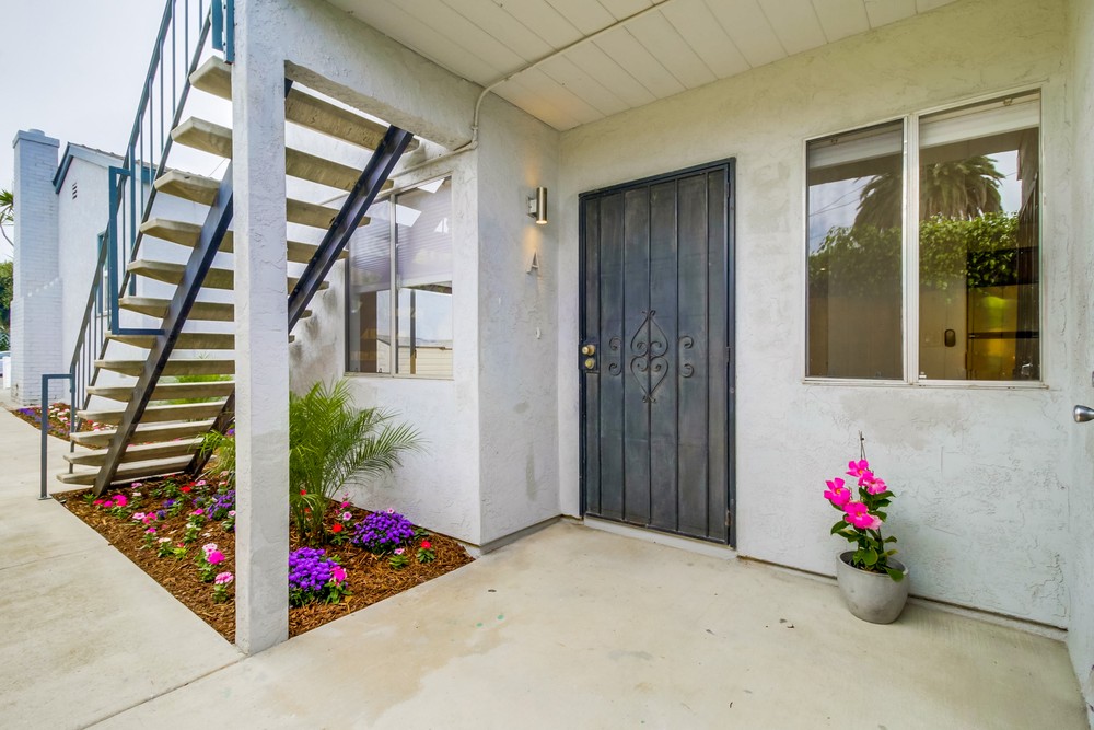 Virtual tour photo 5 of 27 for 3977 Ingraham St #A