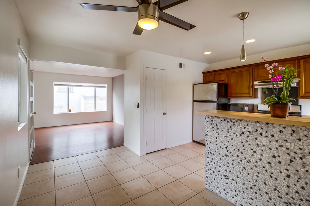 Virtual tour photo 11 of 27 for 3977 Ingraham St #A