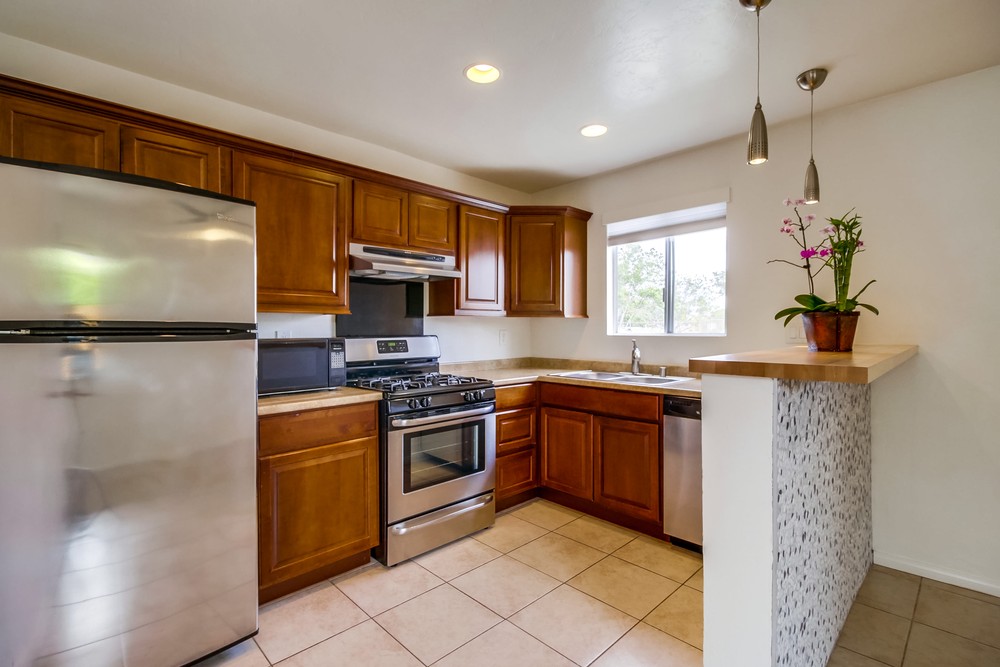 Virtual tour photo 13 of 27 for 3977 Ingraham St #A
