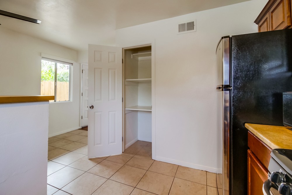 Virtual tour photo 16 of 27 for 3977 Ingraham St #A